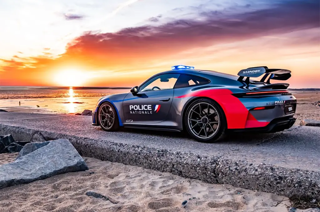 Une Porsche 911 GT3 aux couleurs de la police nationale dévoilée dans la Manche