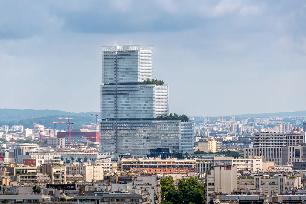 Paris : Un commissaire de police condamné pour des violences en état d'ivresse dans un bar