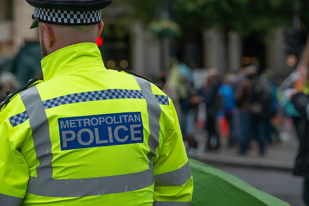 Londres : Quatre hommes poignardés en pleine rue dans un quartier touristique, une femme interpellée