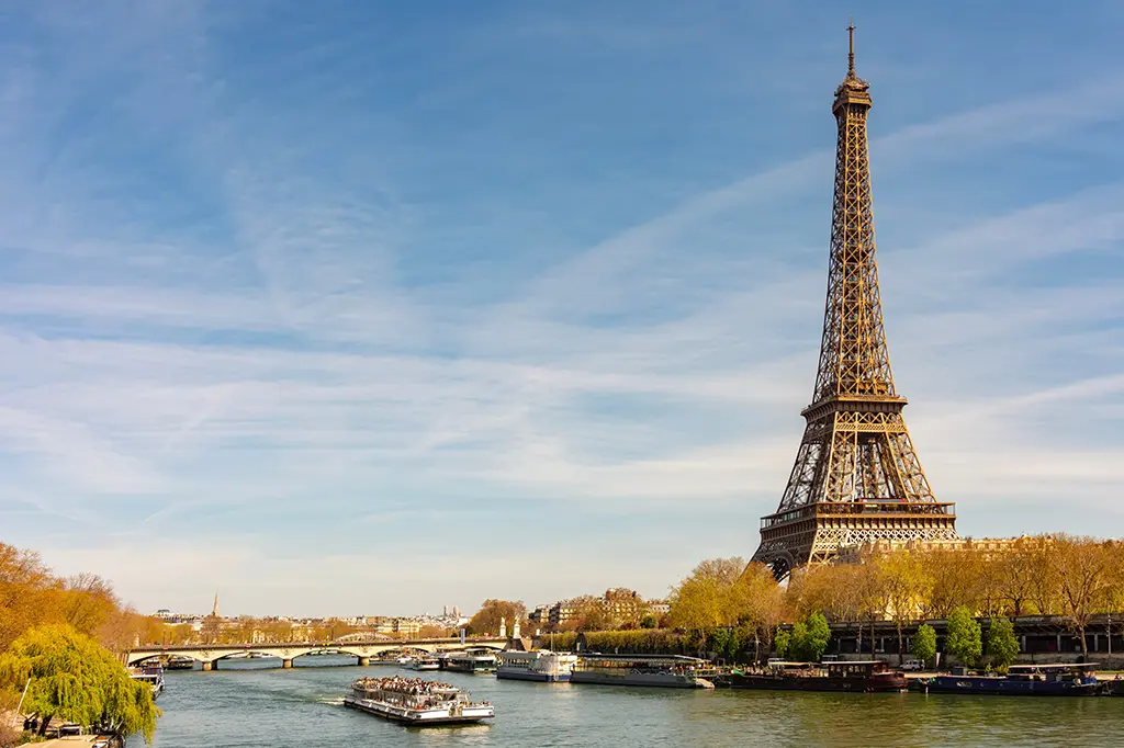 Paris : Des ossements humains découverts dans la Seine, près de la tour Eiffel