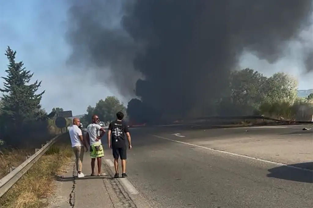 Salon-de-Provence : Un avion de l'armée de l'Air se pose en catastrophe sur une route, deux militaires blessés