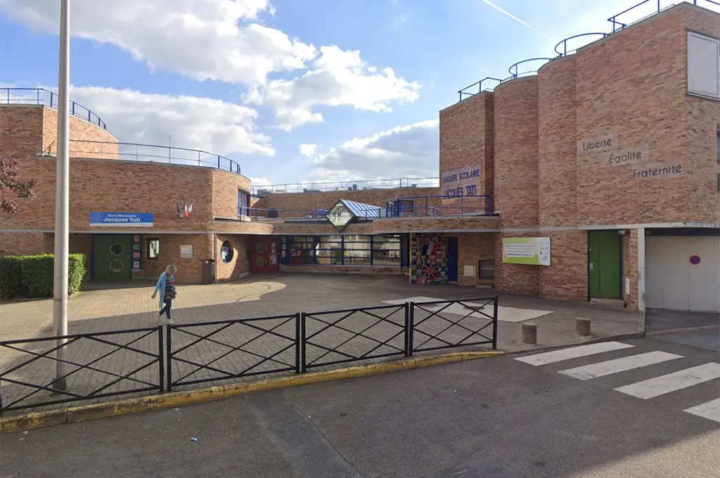 Évry : Un élève de 8 ans en situation de handicap menace sa maîtresse de «l'égorger» et la frappe au sol