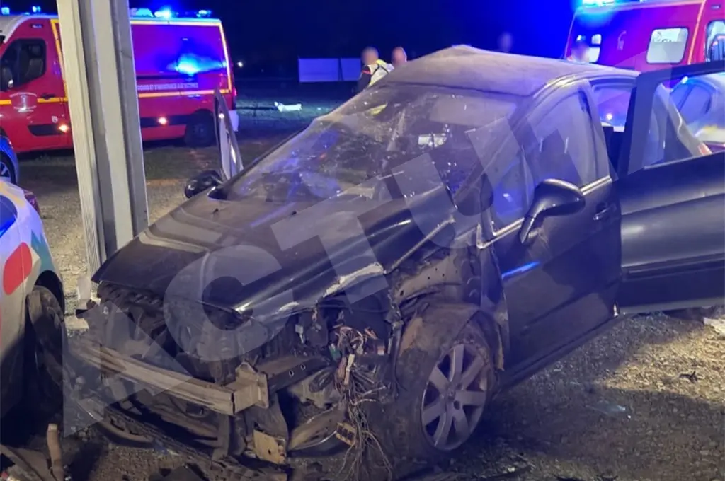 Refus d'obtempérer à Niort : les deux passagers du chauffard blessés, l'un grièvement