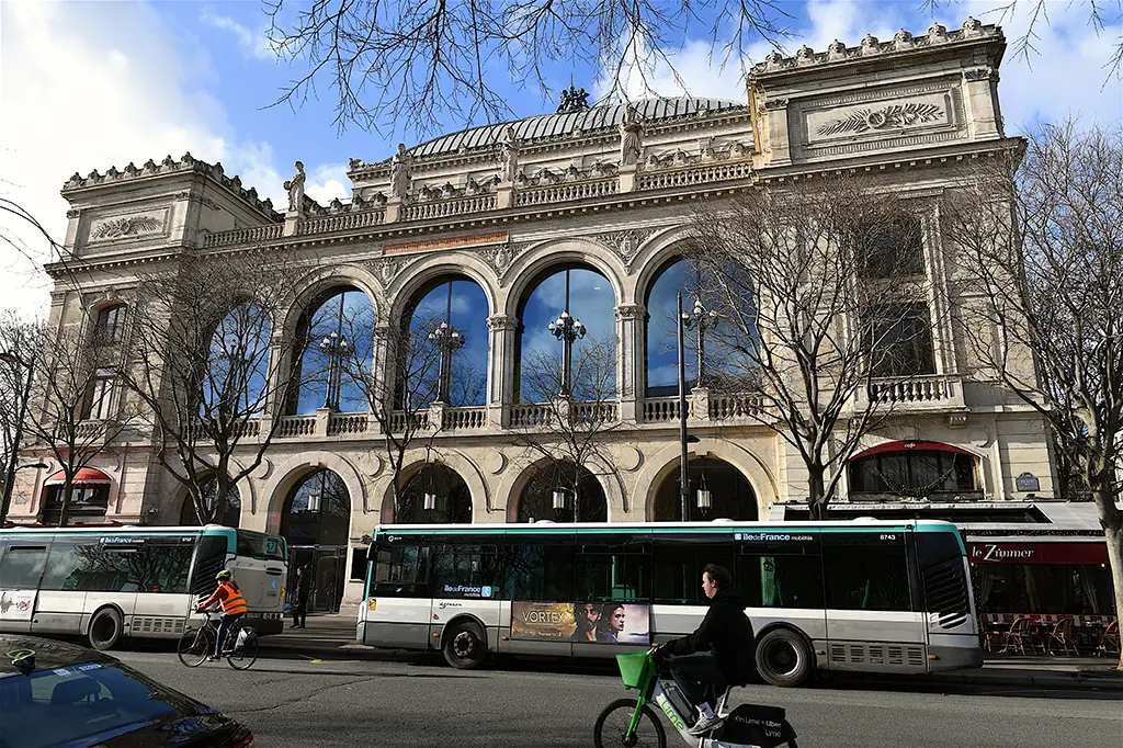 Paris : Deux passants dépouillés d'une montre à 395 000 euros sous la menace de couteaux à Châtelet