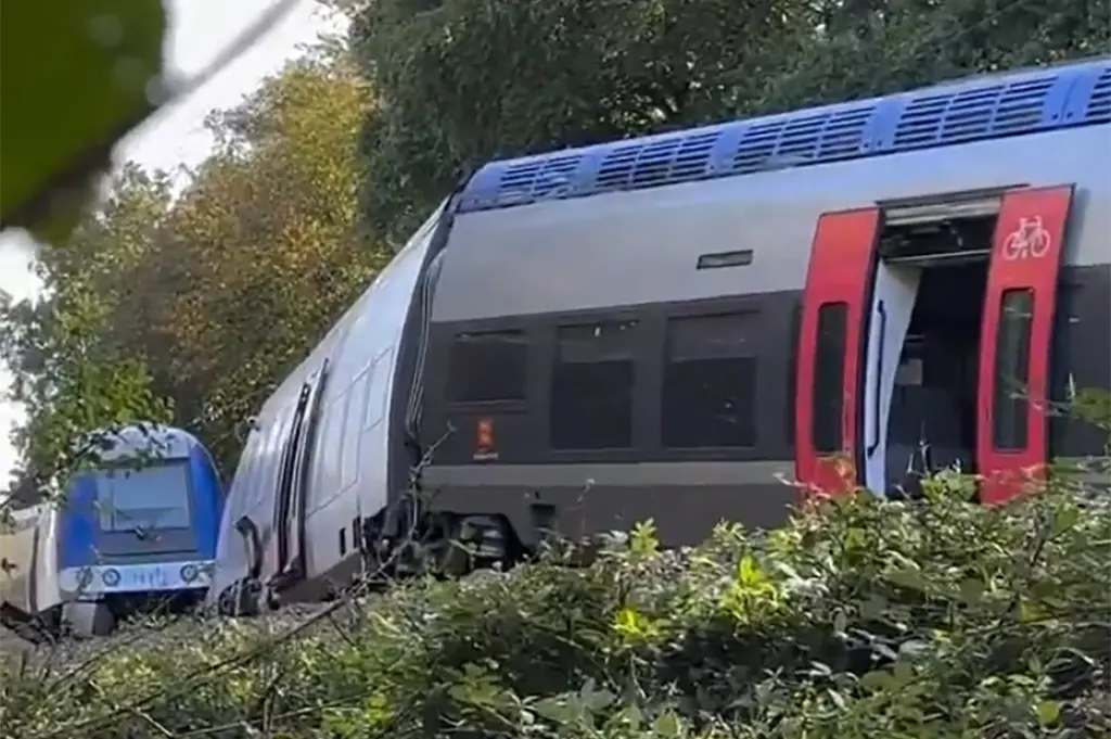 Déraillement du TER Rouen-Caen : le parquet privilégie la piste d'un morceau de rail sur la voie