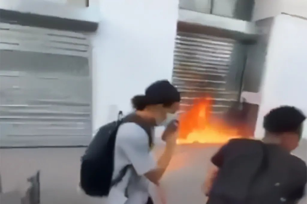 Vaulx-en-Velin : Un poste de police municipale attaqué au cocktail Molotov, la scène filmée