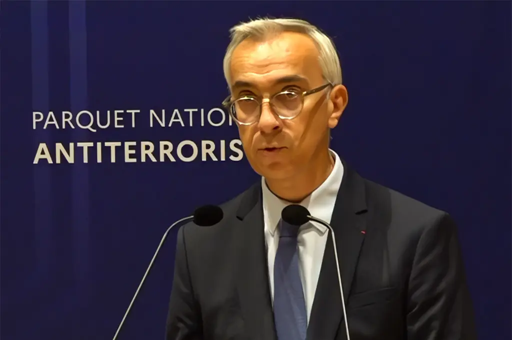 Attentat à Trappes : 128 munitions tirées, mobile raciste contesté par le suspect, garde à vue reprise... ce qu'il faut retenir de la conférence du procureur