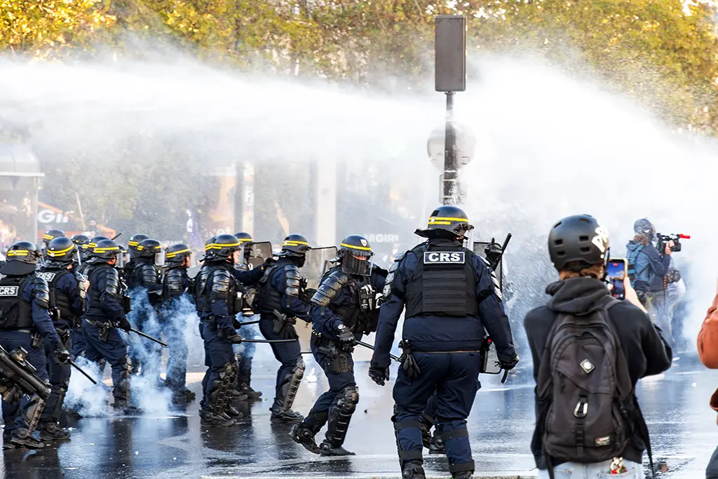 EN DIRECT - Mobilisation du 17 octobre : violents incidents à Paris, Lyon et Marseille