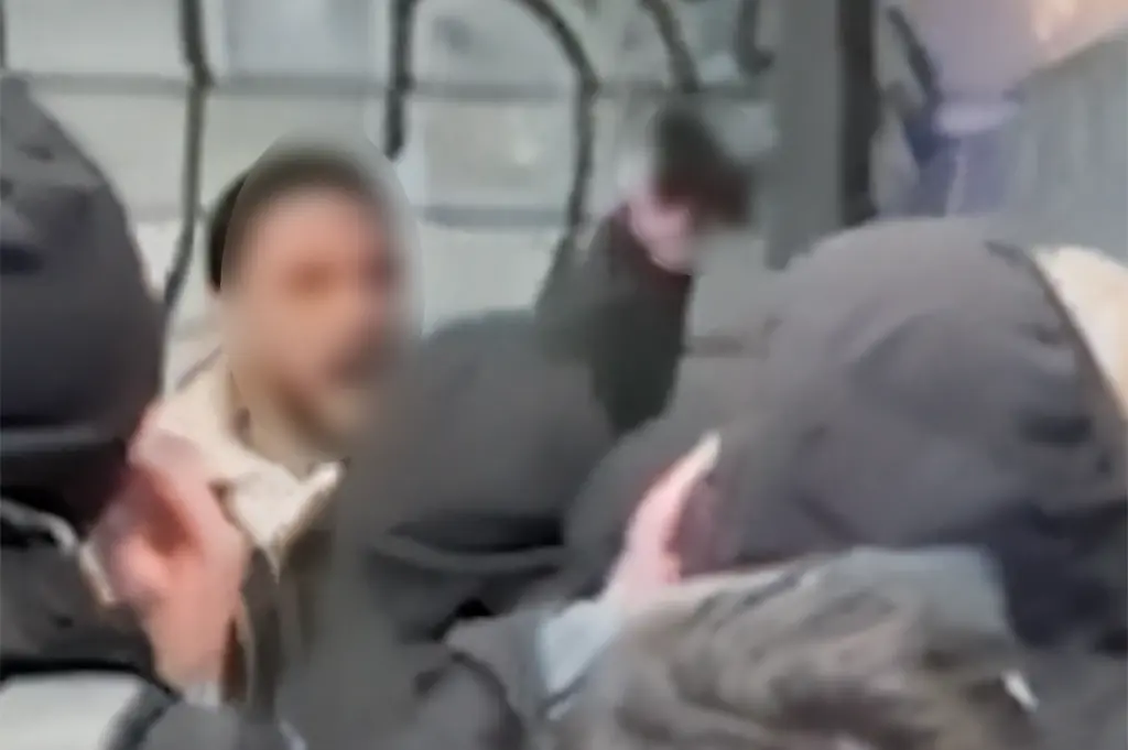 Manifestation du 24 octobre : un homme exhibe une arme devant un commerce à Grenoble, enquête ouverte