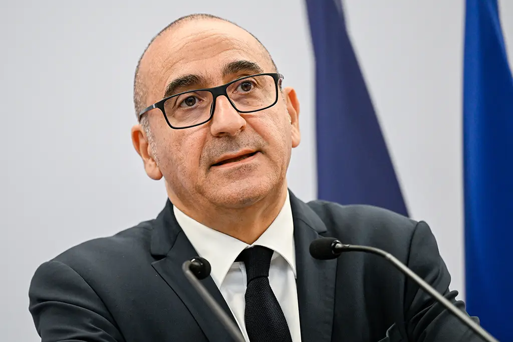 Violences du 17 octobre : Emmanuel Macron refuse la démission de Laurent Nuñez, qui admet une «perte de contrôle»