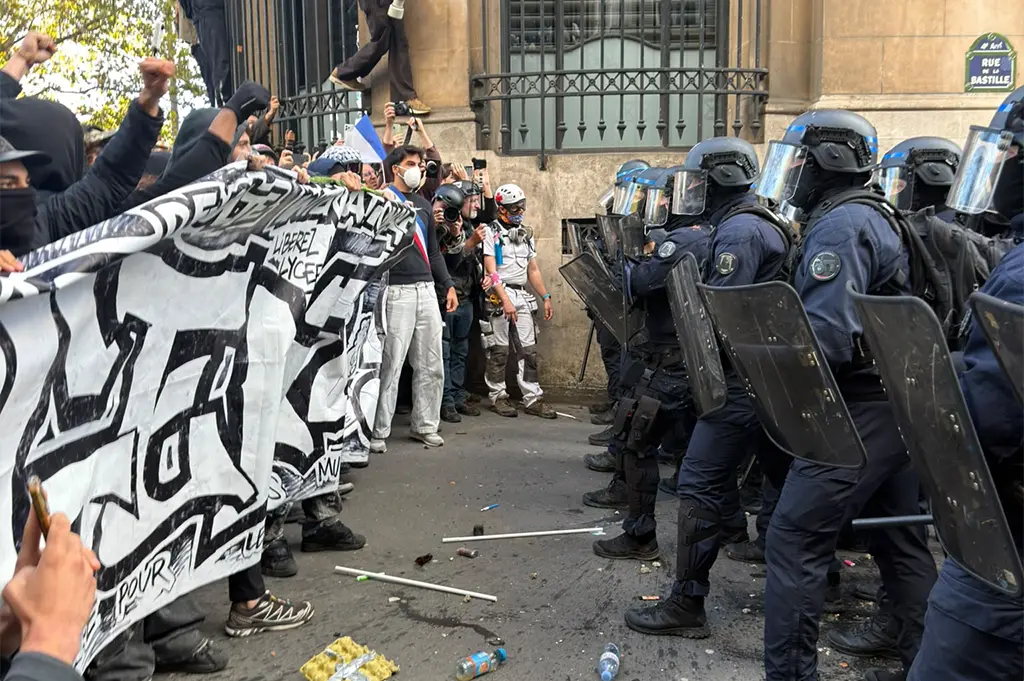 Mouvement lycéen : 504 interpellations et 48 policiers et gendarmes blessés, Beauvau note une «augmentation des violences urbaines»
