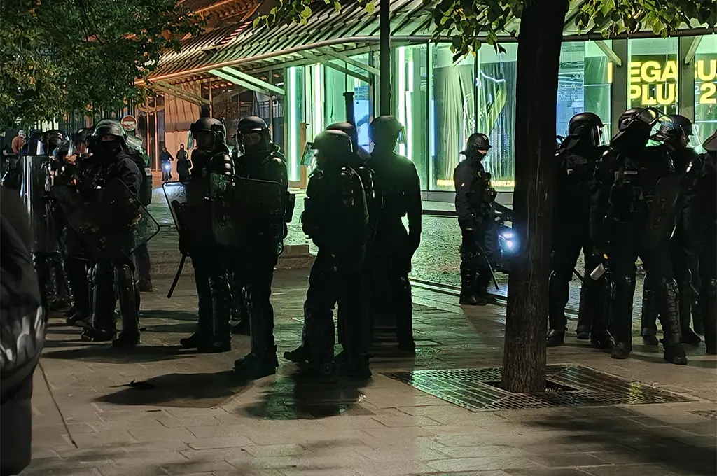 Paris : Couvre-feu place de la République et aux Halles, toute présence interdite dès 23 heures