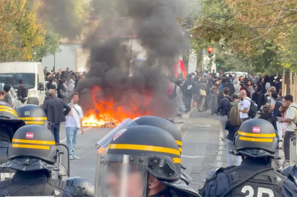 Blocus lycéens : 305 policiers et gendarmes blessés, Beauvau dénonce «une situation de violences urbaines»