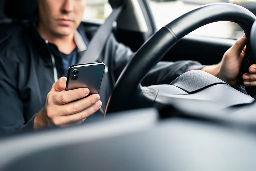 Téléphone au volant : la suspension temporaire du permis généralisée à toute la France