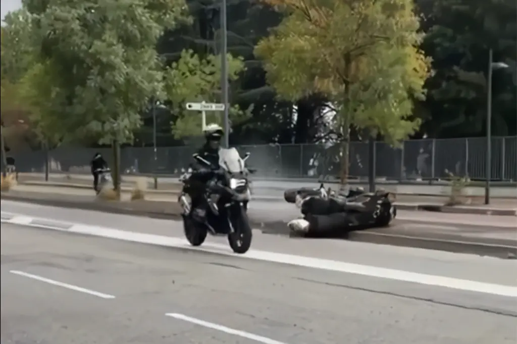 Blocage des lycées : un policier à moto blessé dans une lourde chute à Toulouse