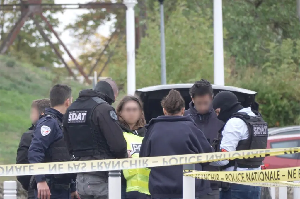 Attaque à Trappes : Six lieux visés et un appartement piégé avec un minuteur, le détail du parcours du suspect